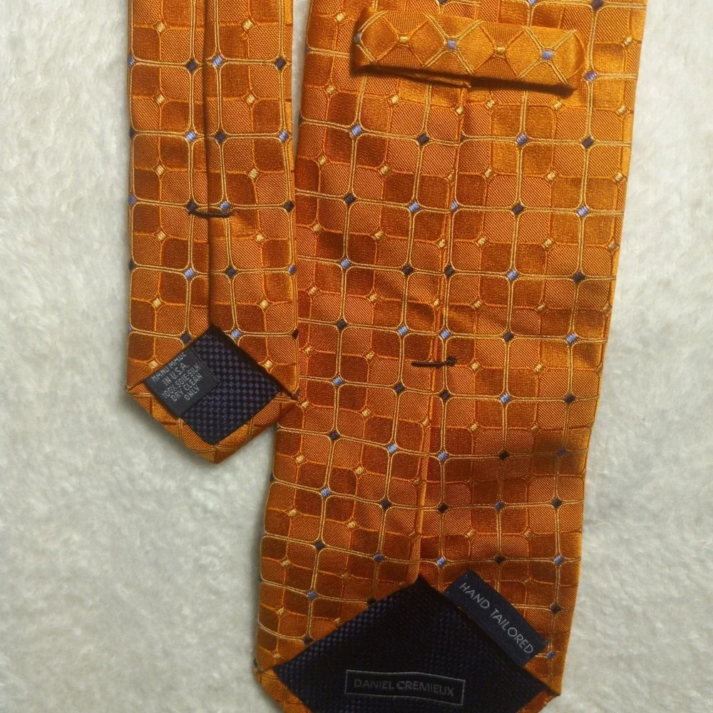Daniel Cremieux Tie Mens Silk GEOMETRIC Hand Tailored Made in USA SOIE-SILK